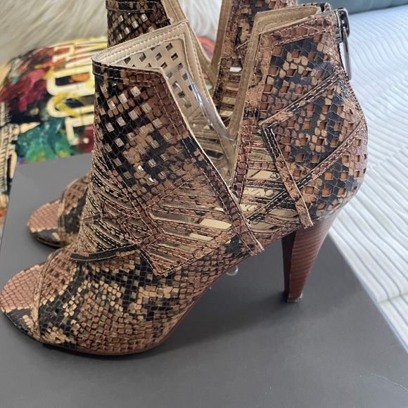 Shoes - Picture 1 of 3